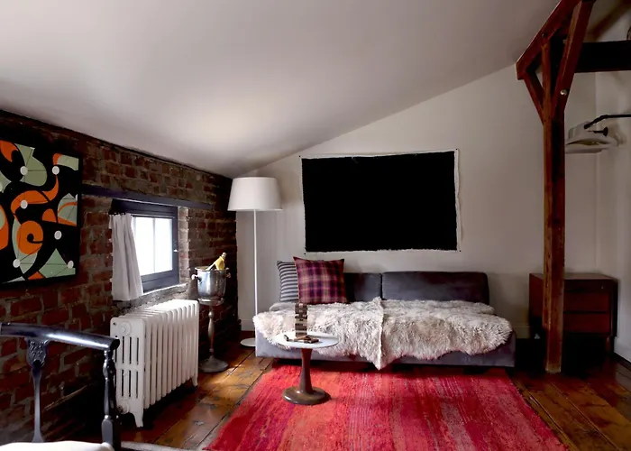 Kingston Carriage House